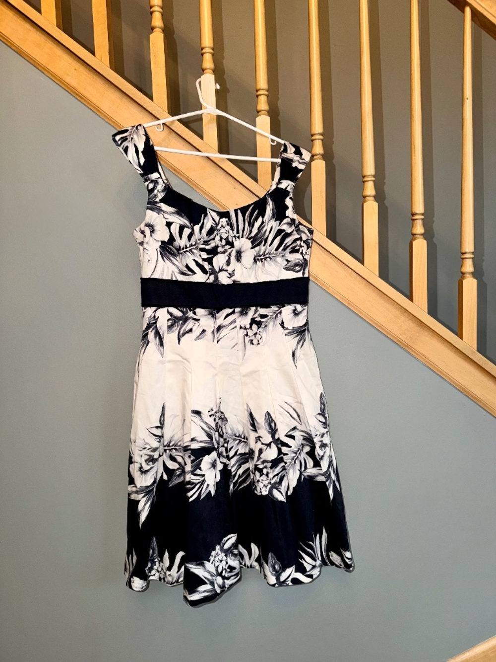 White House Black Market Black & White Floral Print Empire Waist Sundress Sz 6